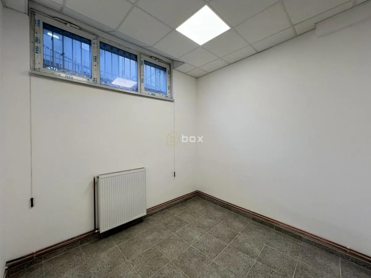 Rent, office space, 12m², Centar, Niš