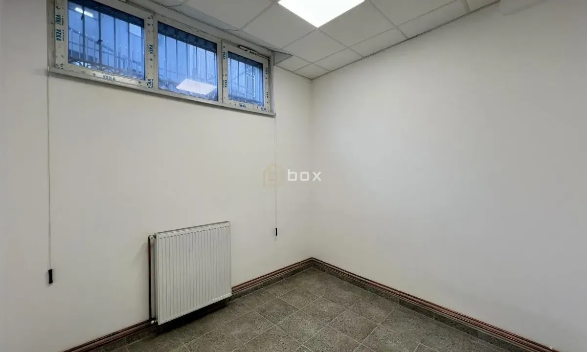 Rent, office space, 12m², Centar, Niš