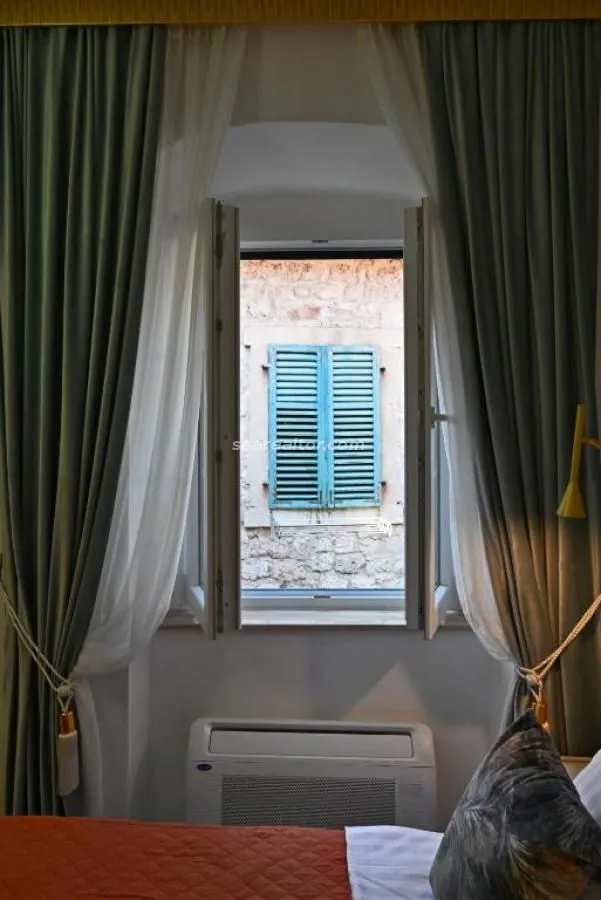 Prodaja, trosoban stan, 90m², Grad, Kotor