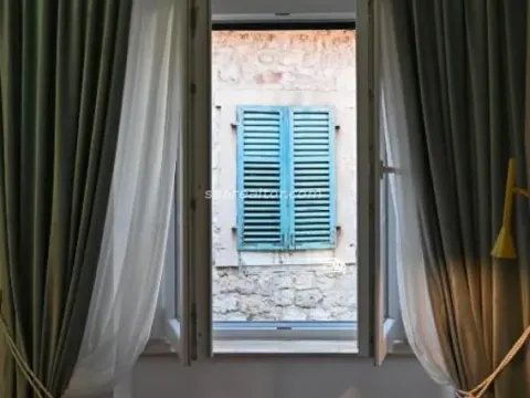 Prodaja, trosoban stan, 90m², Grad, Kotor - image 18