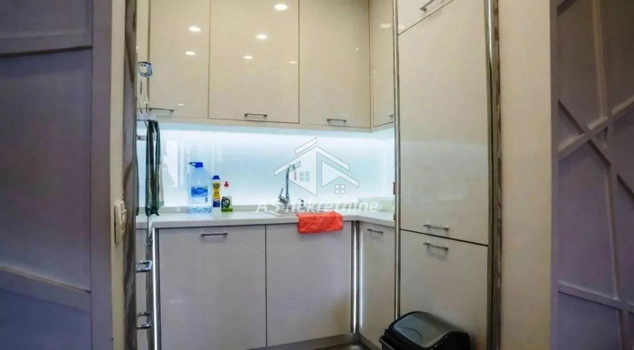 Izdavanje, trosoban stan, 82m², Filmski Grad, Beograd