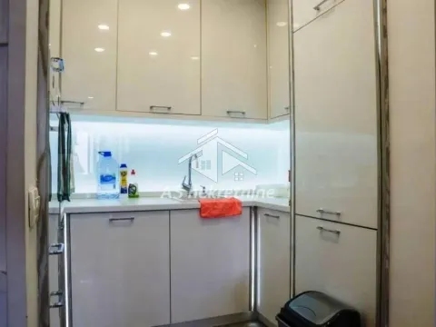 Izdavanje, trosoban stan, 82m², Filmski Grad, Beograd - image 4