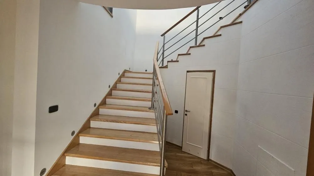 Izdavanje, kuća, 200m², Zemun Novi Grad, Zemun Sve Podlokacije