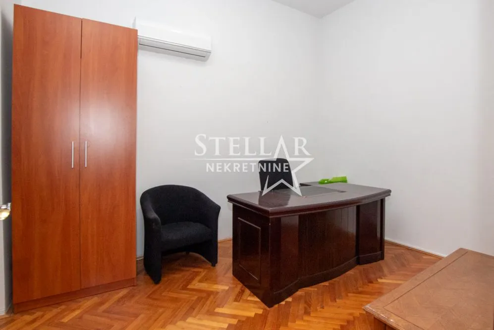 Izdavanje, kuća, 320m², Gorica C, Podgorica