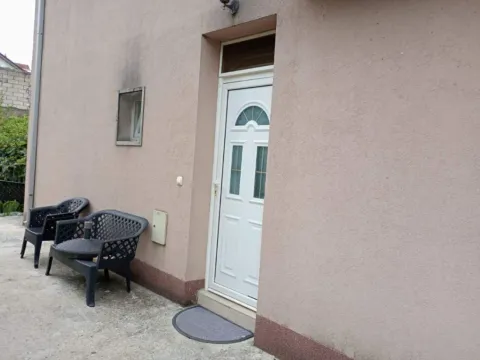 Izdavanje, dvosoban stan, 54m², Seljanovo, Tivat - image 5