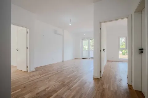 Prodaja, dvosoban stan, 65m², Centar, Bar - image 10