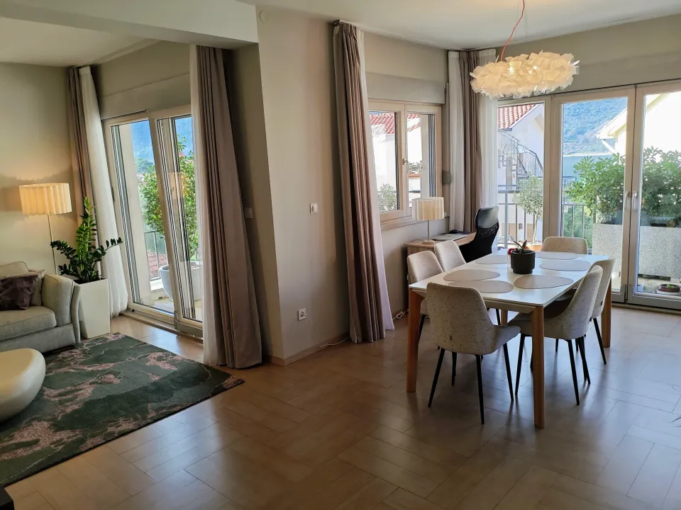 Sale, three bedroom apartment, 114m², Dobrota, Kotor