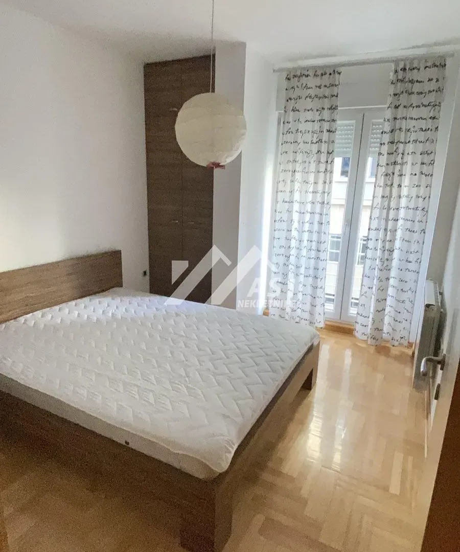 Izdavanje, četvorosoban stan, 100m², Centar, Novi Sad