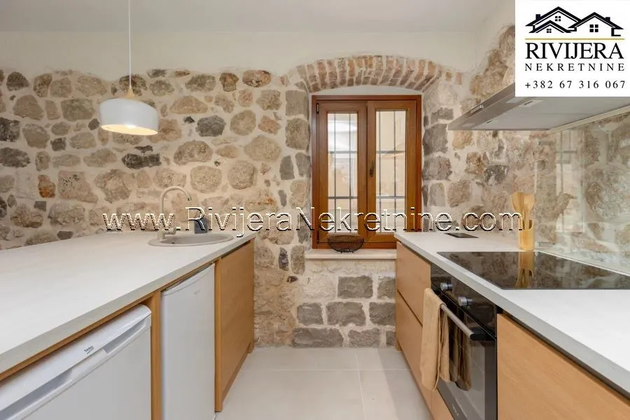 Prodaja, kuća, 110m², Škaljari, Kotor