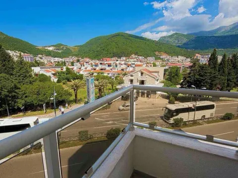 Rent, one bedroom apartment, 44m², Budva, Crna Gora - image 10