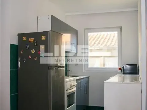 Prodaja, kuća, 198m², Ledine, Beograd - image 11