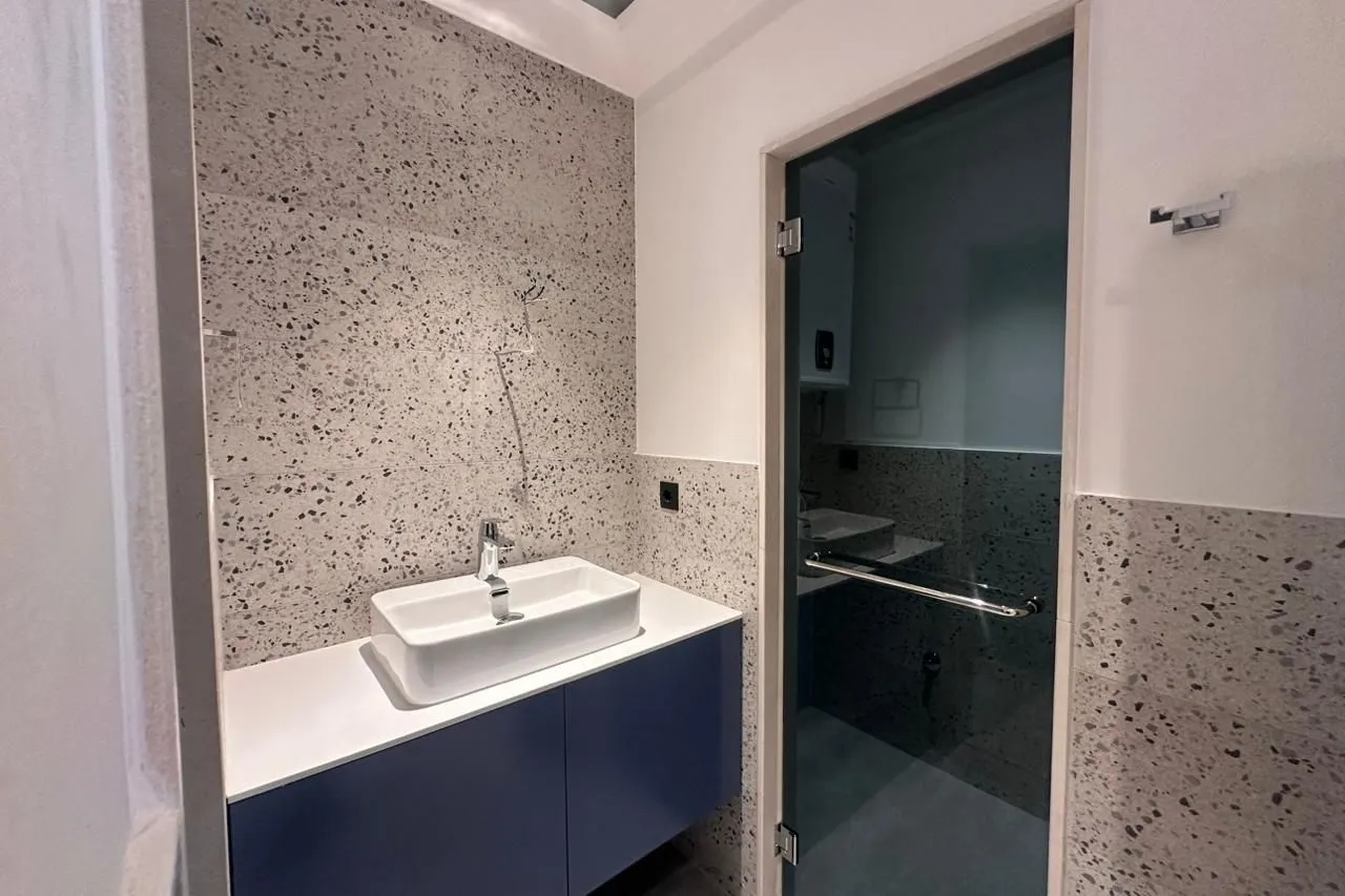 Prodaja, dvosoban stan, 65m², Centar, Tivat