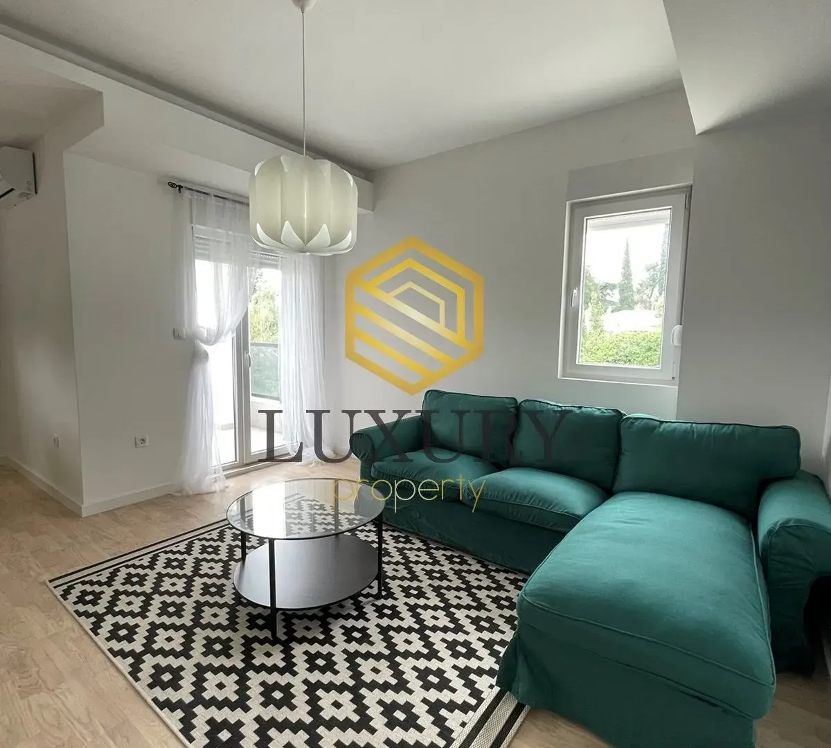 Izdavanje, dvosoban stan, 70m², Centar, Podgorica