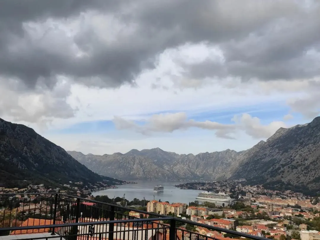 Rent, one bedroom apartment, 70m², Škaljari, Kotor
