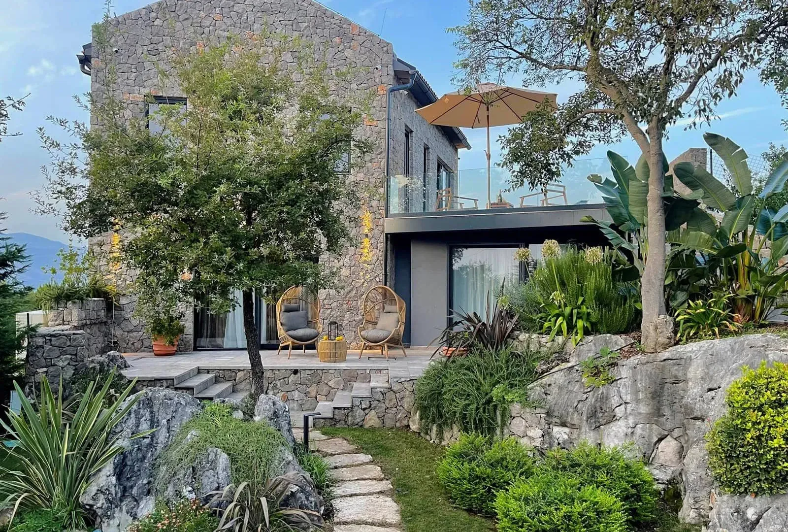 Rent, house, 520m², Đuraševići, Tivat