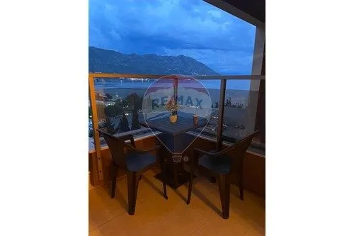 Izdavanje, jednosoban stan, 37m², Budva, Crna Gora