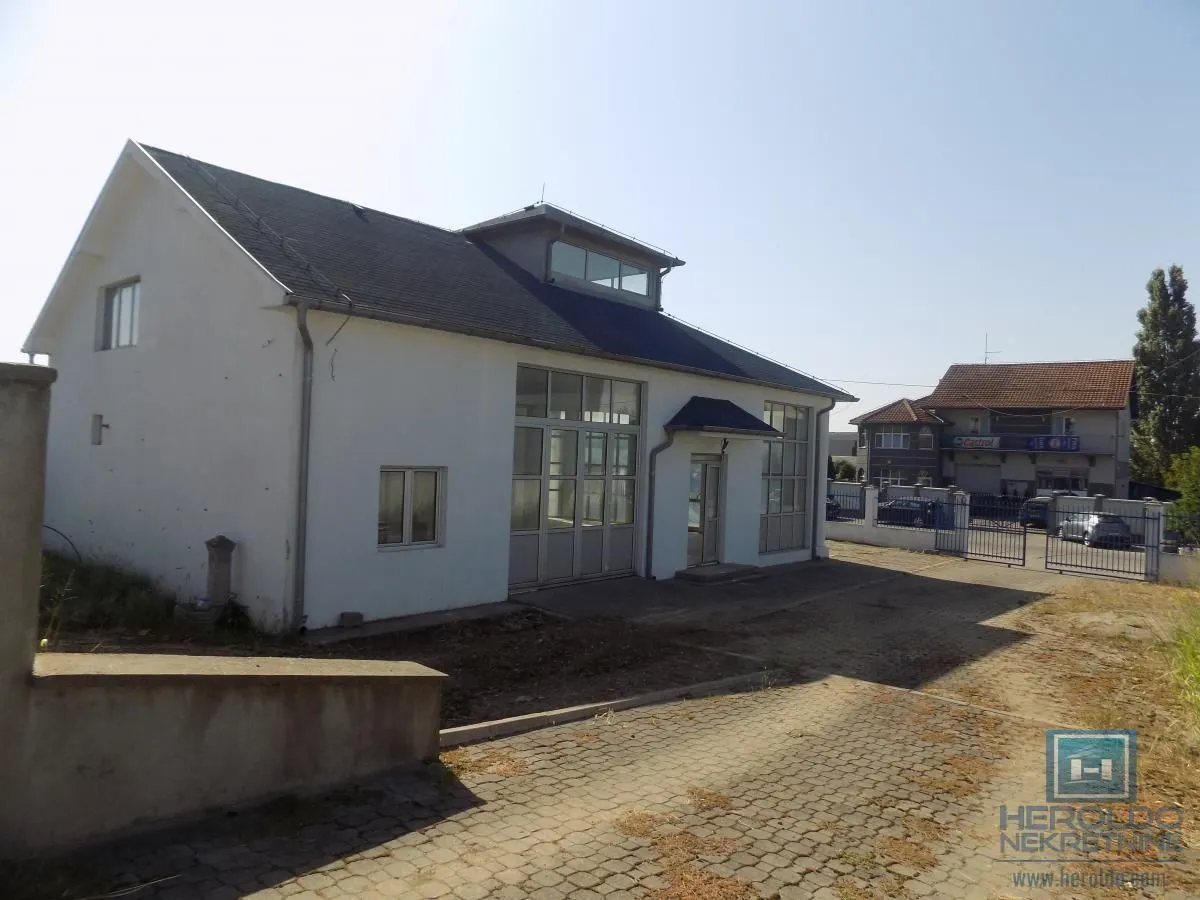 Izdavanje, poslovni prostor, 154m², Paraćin, Srbija