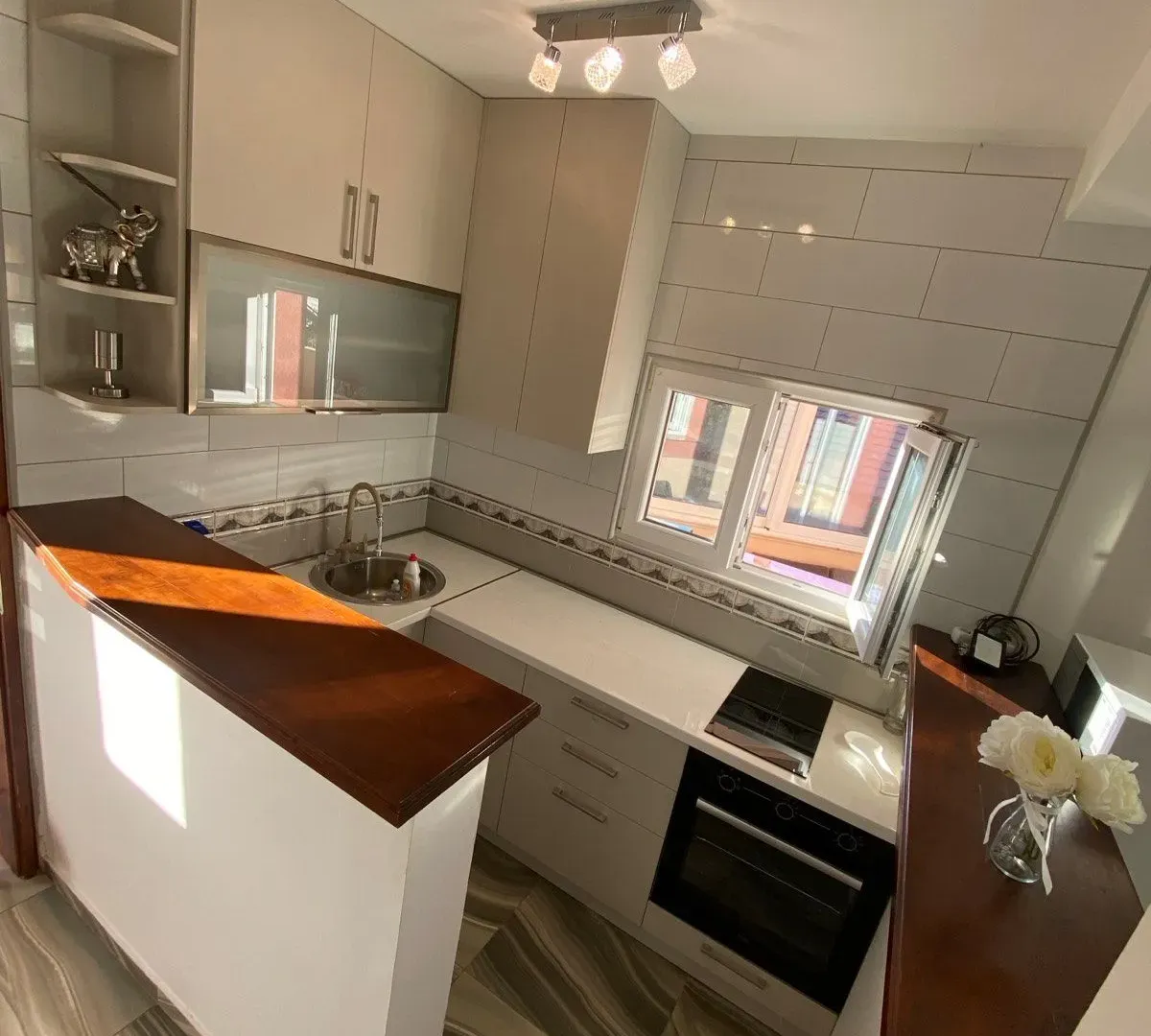 Izdavanje, jednosoban stan, 50m², Pobrežje, Podgorica