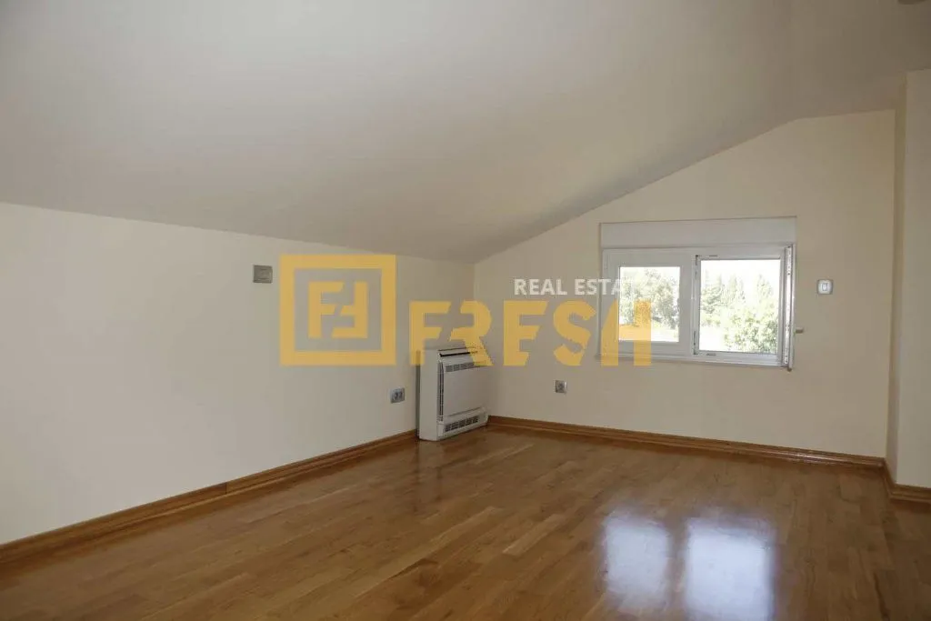 Prodaja, kuća, 304m², Kokoti, Podgorica