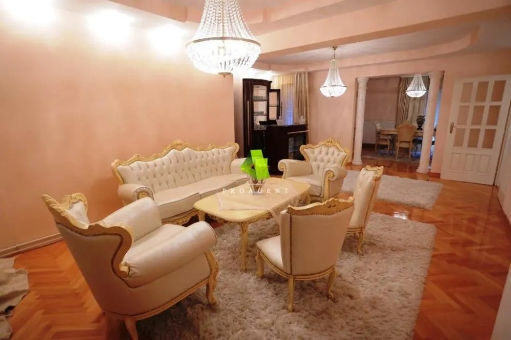 Prodaja, kuća, 350m², Pantelej, Niš