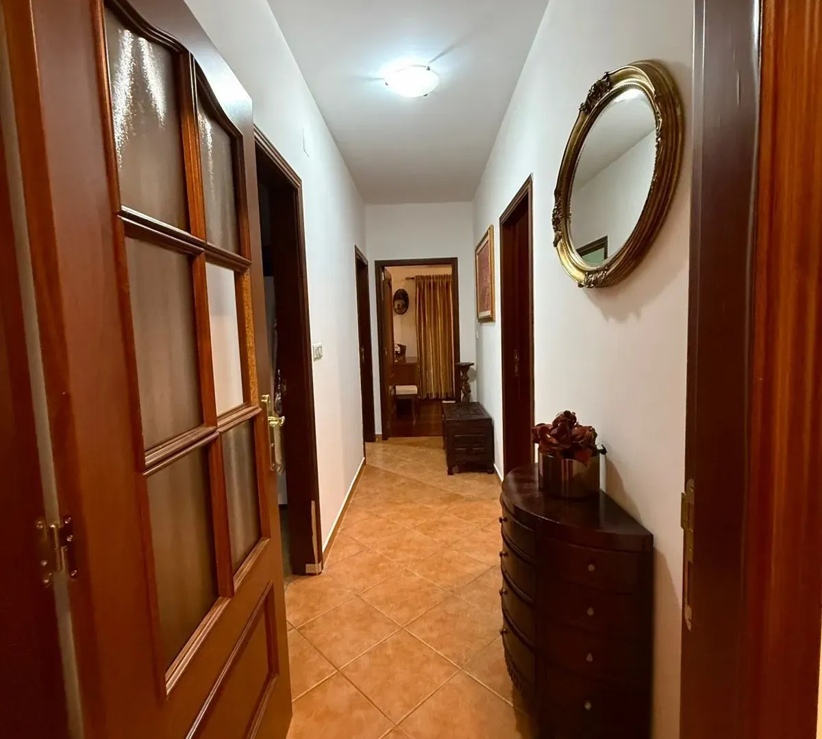 Izdavanje, trosoban stan, 100m², Tuški Put, Podgorica
