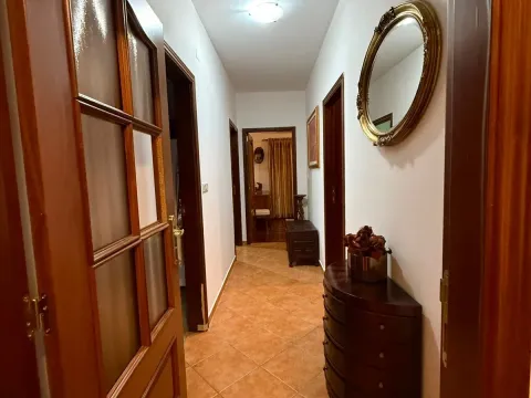 Izdavanje, trosoban stan, 100m², Tuški Put, Podgorica - image 10