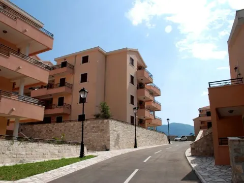 Prodaja, stan, 57m², Risan, Kotor - image 3
