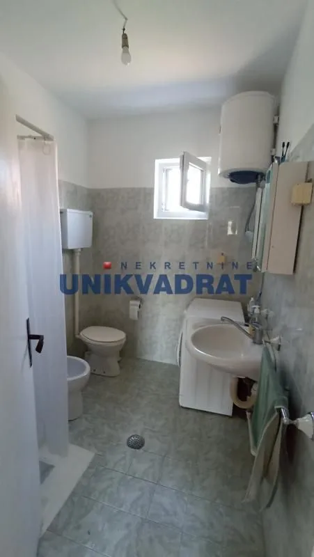 Prodaja, kuća, 280m², Centar, Topola