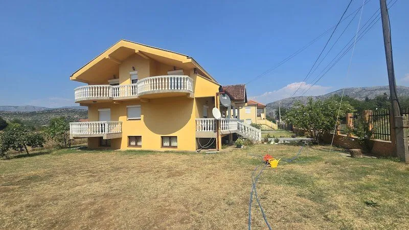 Sale, house, 319m², Zlatica, Podgorica