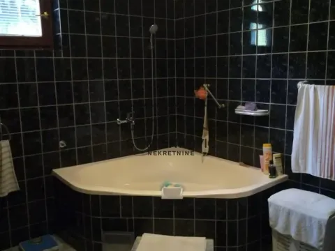 Prodaja, kuća, 250m², Novo naselje, Novi Sad - image 2