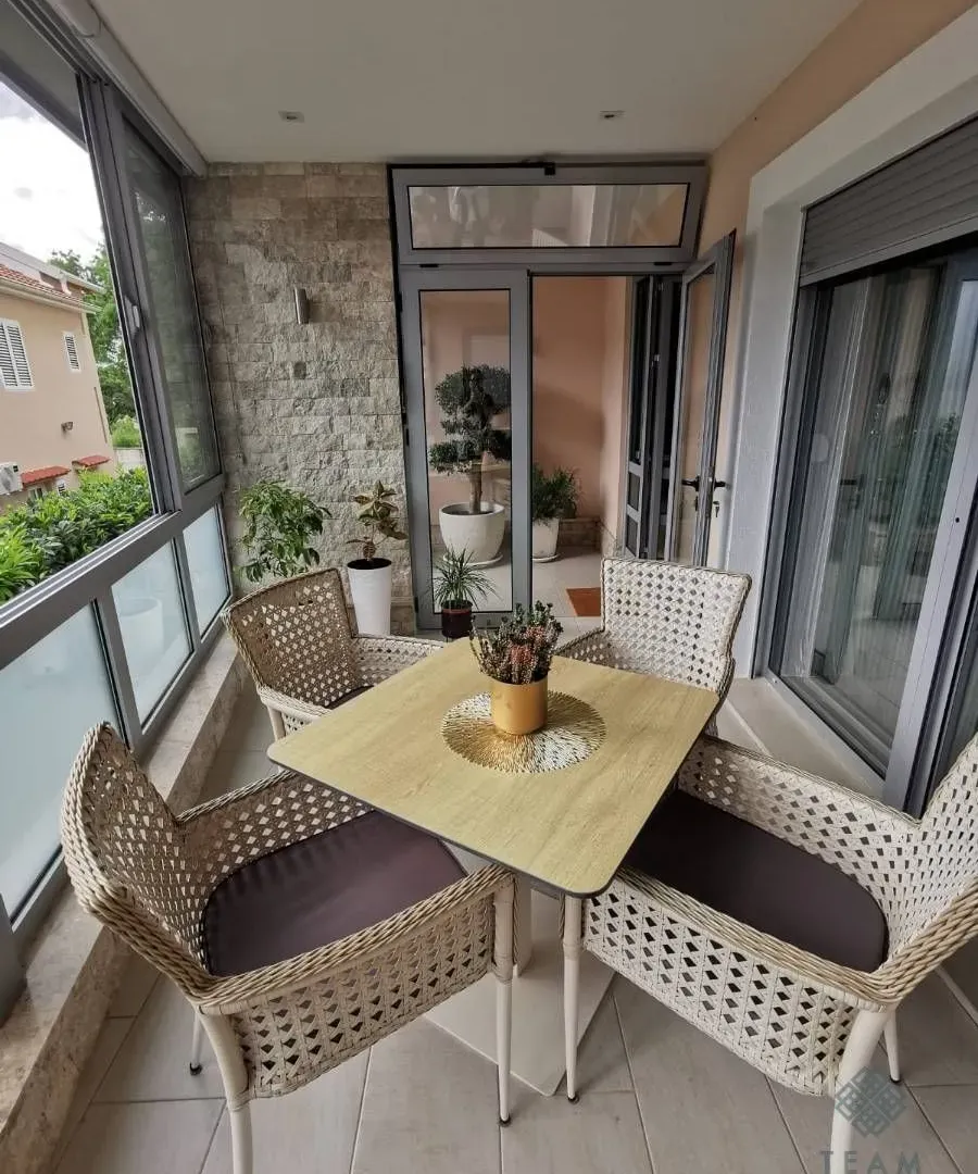 Prodaja, jednosoban stan, 61m², Dobrota, Kotor
