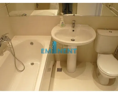 View of the bathroom with a bathtub, sink, and toilet. - image 15
