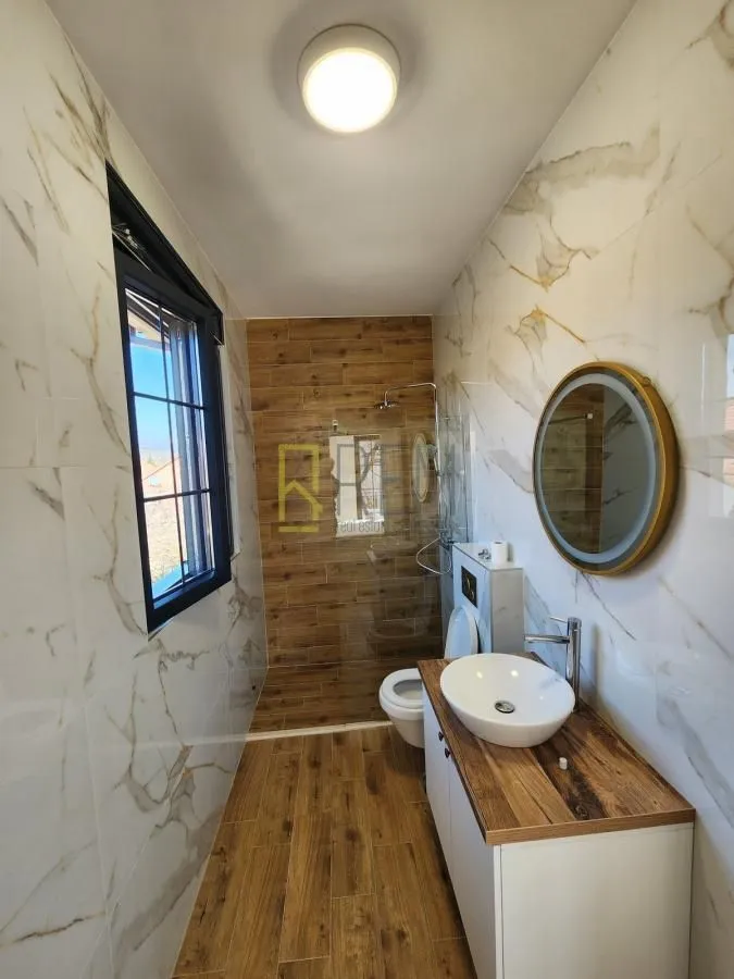 Rent, house, 220m², Gornja Gorica, Podgorica