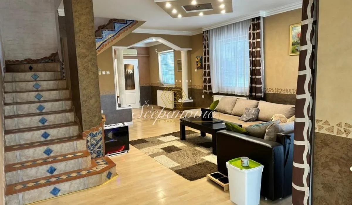 Prodaja, stan, 193m², Centar, Novi Sad