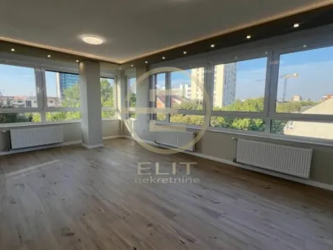 Rent, office space, 101m², Centar, Novi Sad - image 1