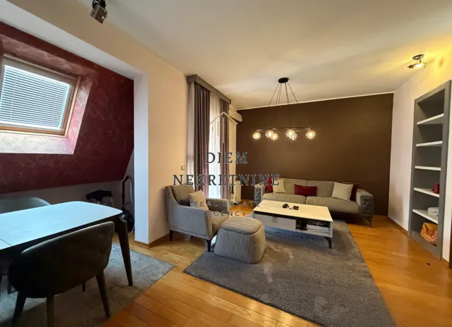 Izdavanje, trosoban stan, 140m², Podgorica, Crna Gora