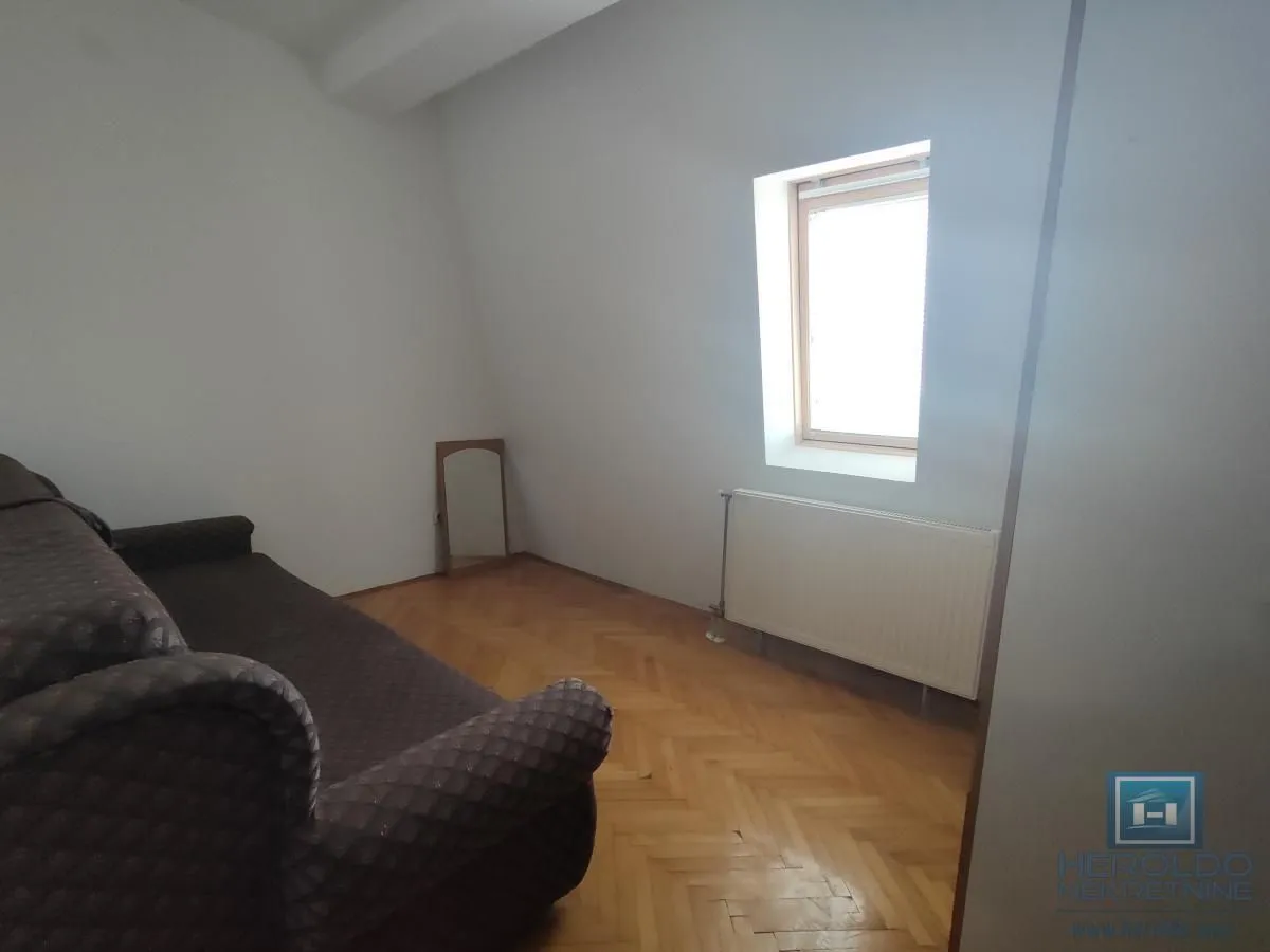 Izdavanje, trosoban stan, 71m², Centar, Jagodina