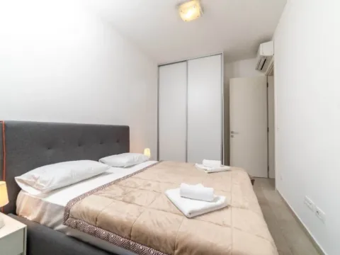 Izdavanje, jednosoban stan, 54m², Centar, Budva - image 9