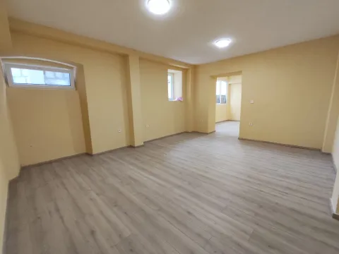 Poslovni prostor in Topla