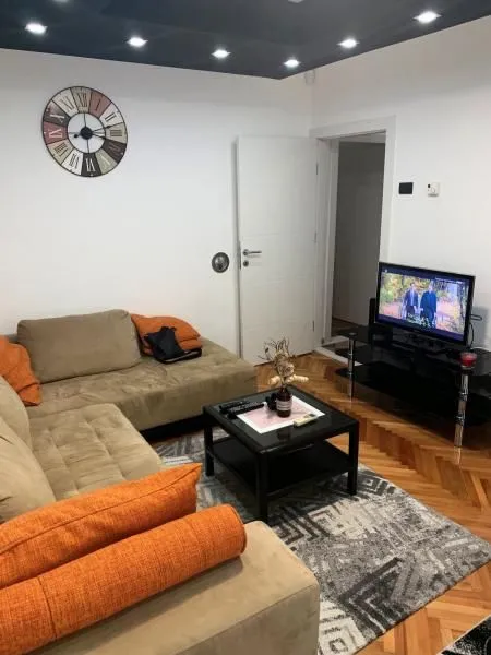 Izdavanje, trosoban stan, 60m², Centar, Niš