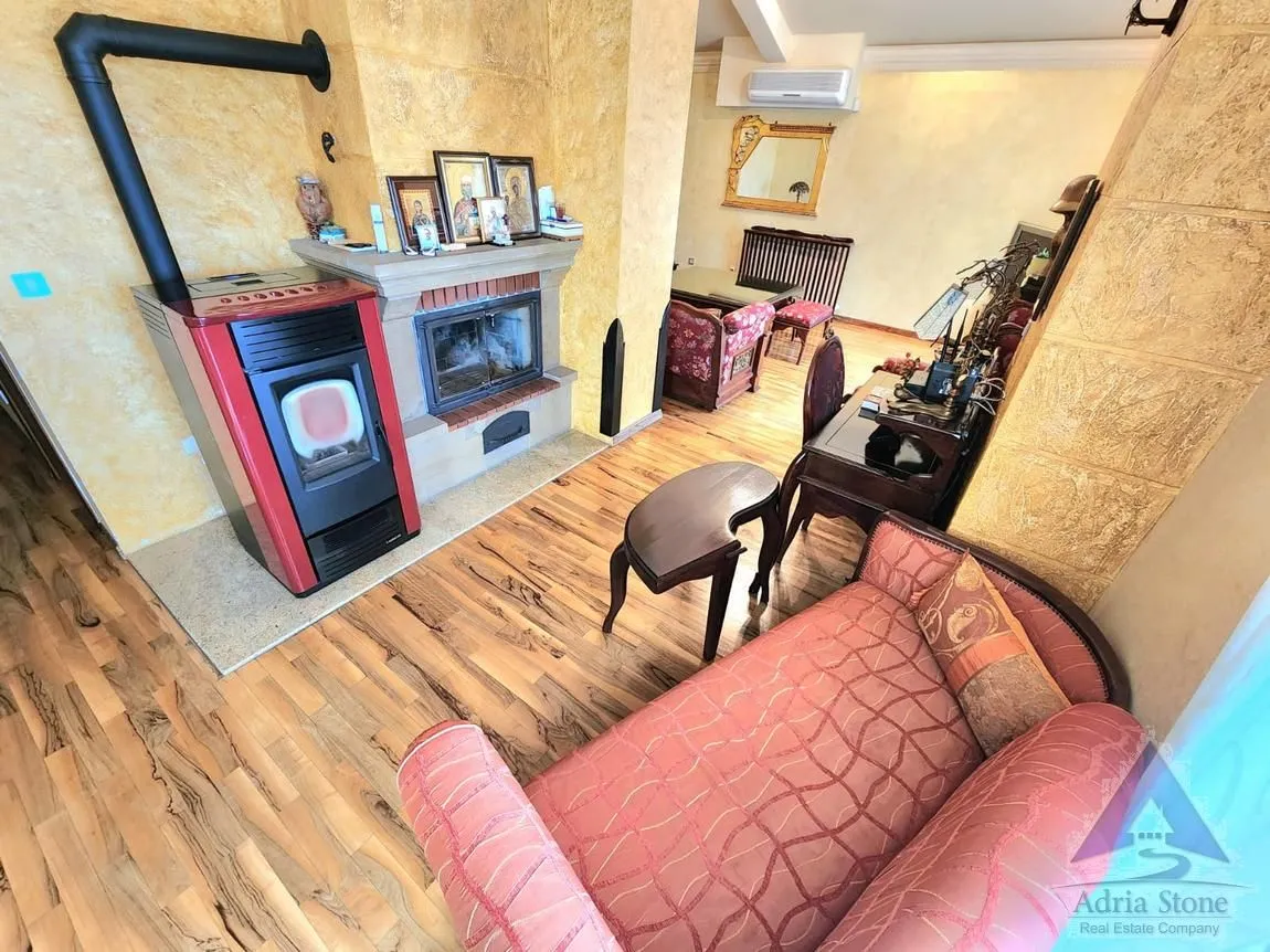 Prodaja, trosoban stan, 179m², Rozino, Budva