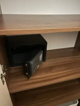 Otvoreni sef unutar drvenog ormara sa police. - image 12