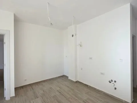 Sale, two bedroom apartment, 82m², Bečići, Budva - image 2