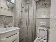 Izdavanje, dvosoban stan, 62m2, Centar, Bar