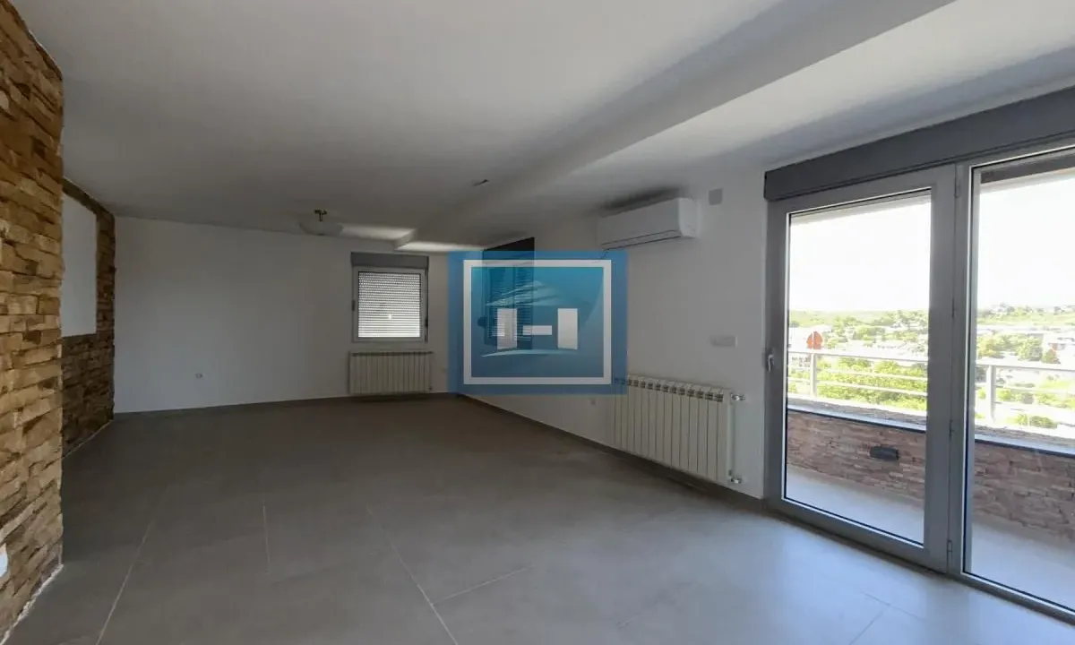 Prodaja, dvosoban stan, 95m², Vašarište, Jagodina