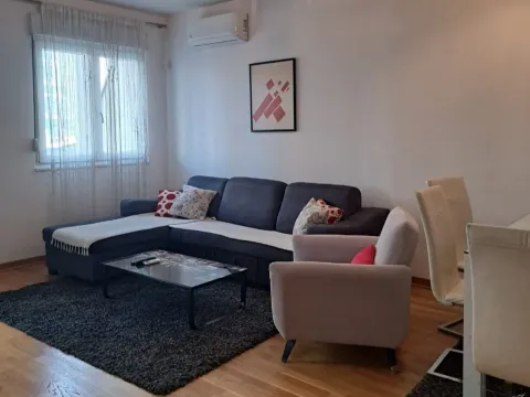 Izdavanje, stan, 65m², City Kvart, Podgorica