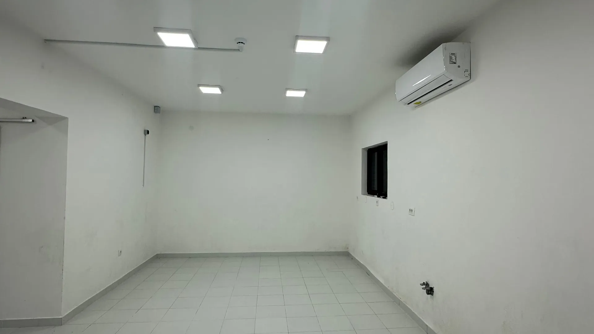 Rent, office space, 110m², Dumidran, Tivat