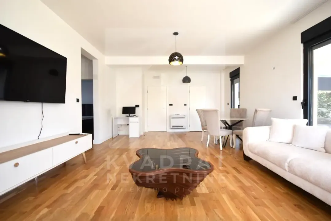 Izdavanje, dvosoban stan, 100m², Dalmatinska ulica, Podgorica