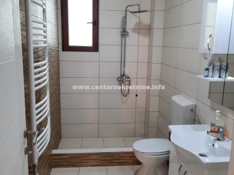 Izdavanje, kuća, 200m², Vranići, Podgorica - image 6