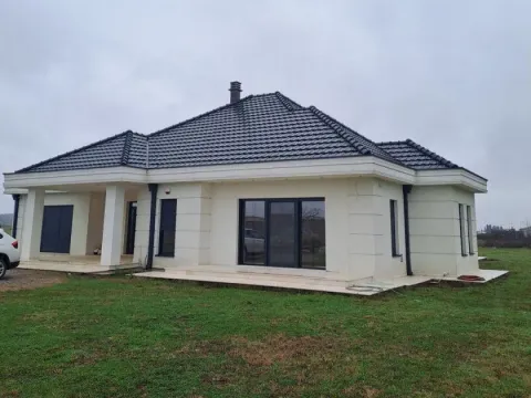 Rent, house, 350m², Donji Kokoti, Podgorica - image 1